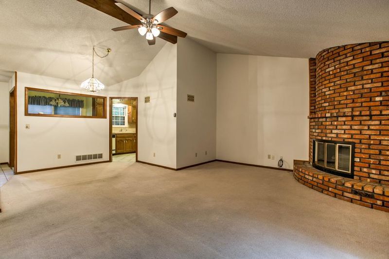 3917 NW 74th St, Kansas City, MO 64151