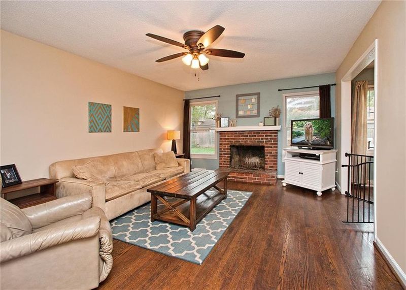 10400 Reeds Dr, Overland Park, KS 66207