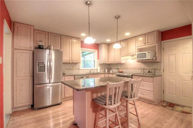 9516 El Monte St, Overland Park, KS 66207
