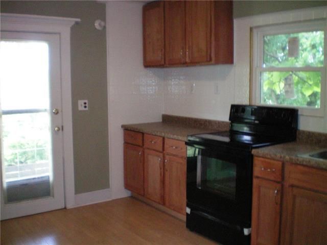 313 S 17th St, St Joseph, MO 64501