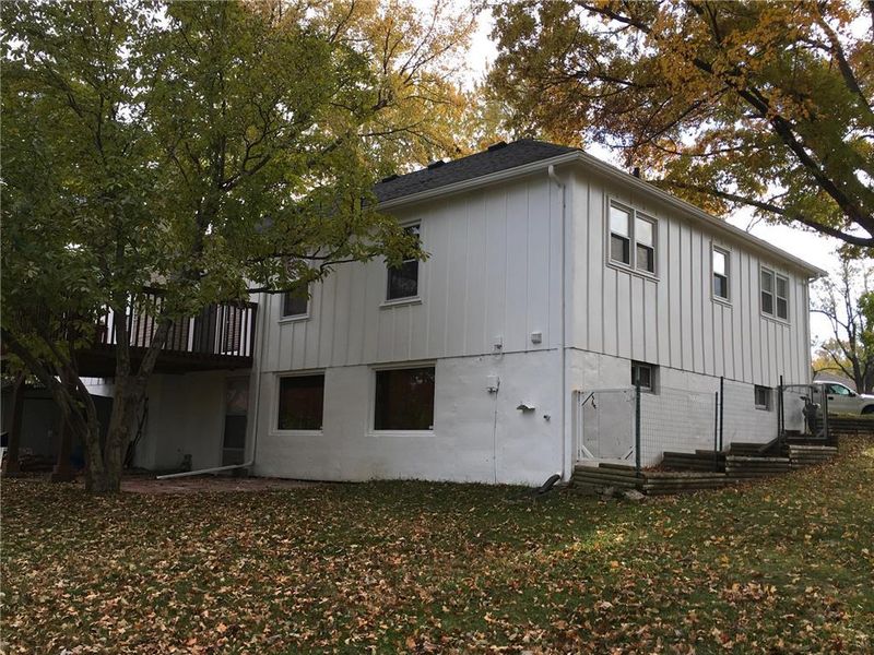 1310 E 99th Ter, Kansas City, MO 64131