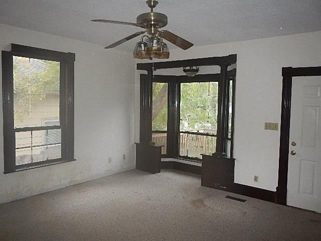 211 Spruce St, Leavenworth, KS 66048