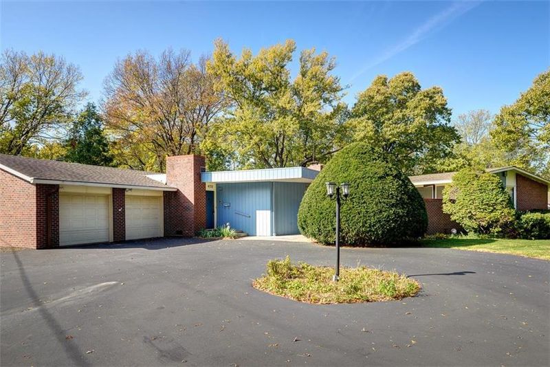 4332 N Central St, Kansas City, MO 64116