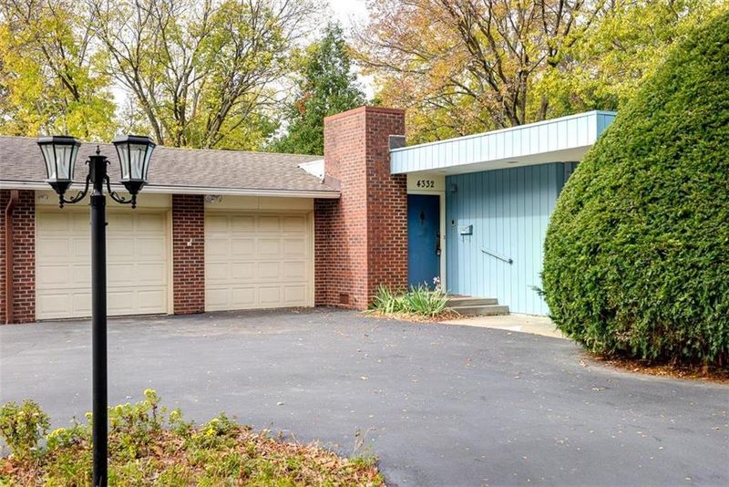 4332 N Central St, Kansas City, MO 64116