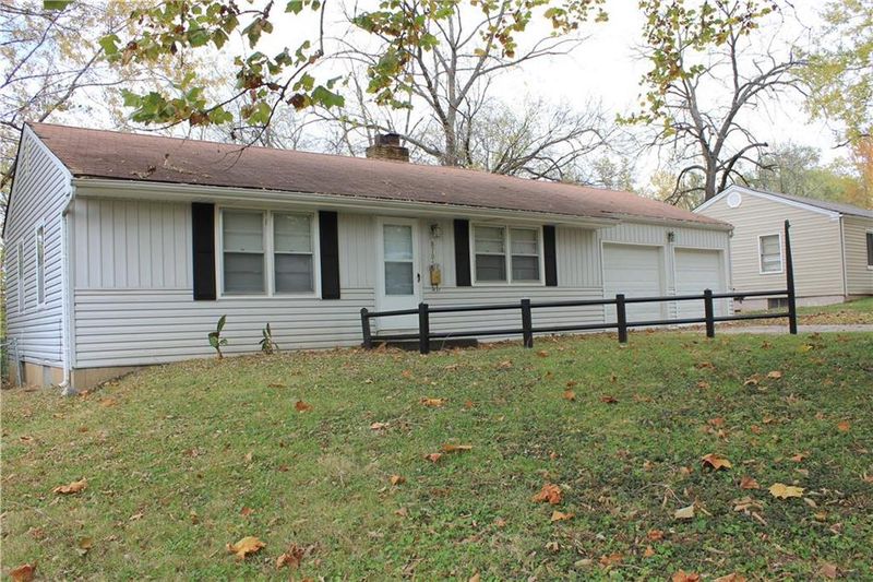 8704 E 77th St, Kansas City, MO 64136