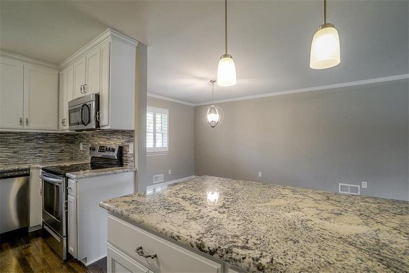 9332 Somerset Dr, Overland Park, KS 66207