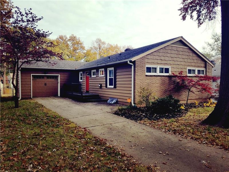 7615 Mcgee St, Kansas City, MO 64114