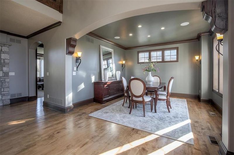 16389 Barton St, Overland Park, KS 66221