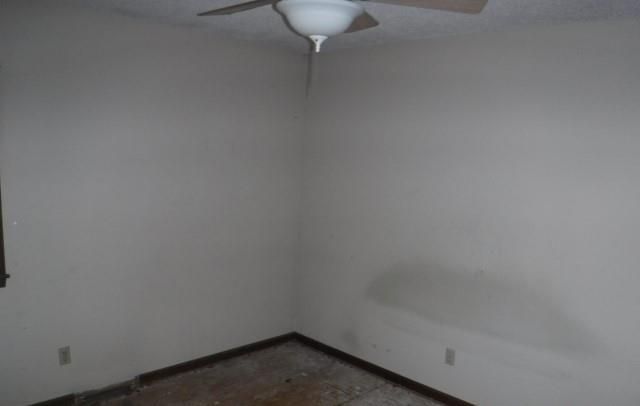 272 Holiday Dr, Lansing, KS 66043