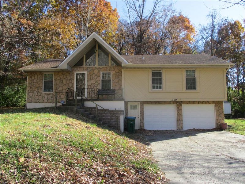509 NW Cherokee Dr, Riverside, MO 64150
