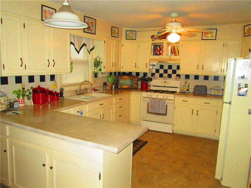 411 W Center St, Turney, MO 64493