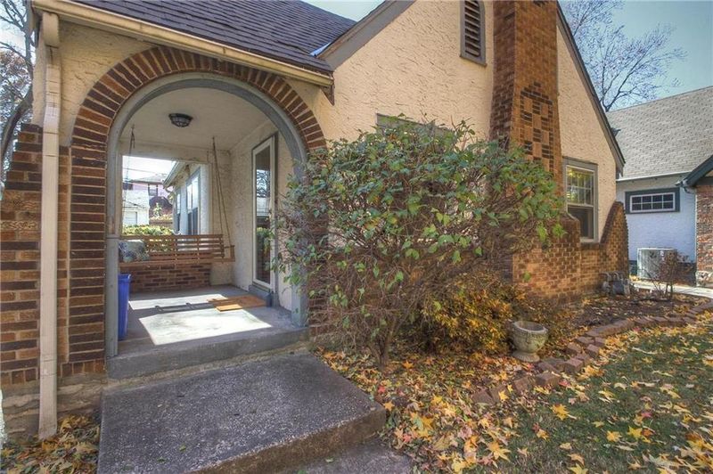 427 E 70 Ter, Kansas City, MO 64131