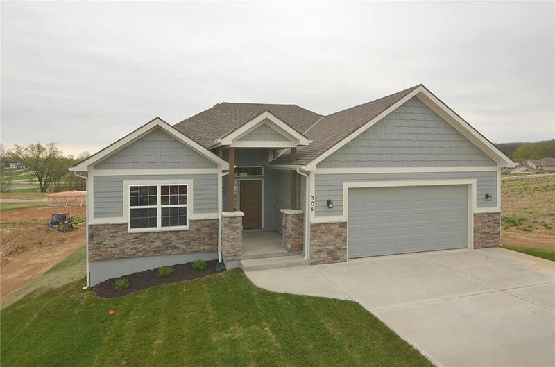 305 Fairview Cir, Platte City, MO 64079