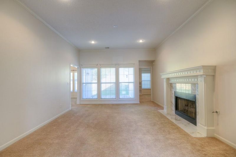 4305 S Milton Dr, Independence, MO 64055
