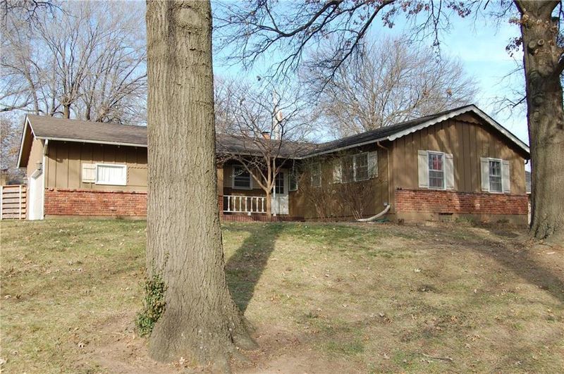104 E 109th Ter, Kansas City, MO 64114