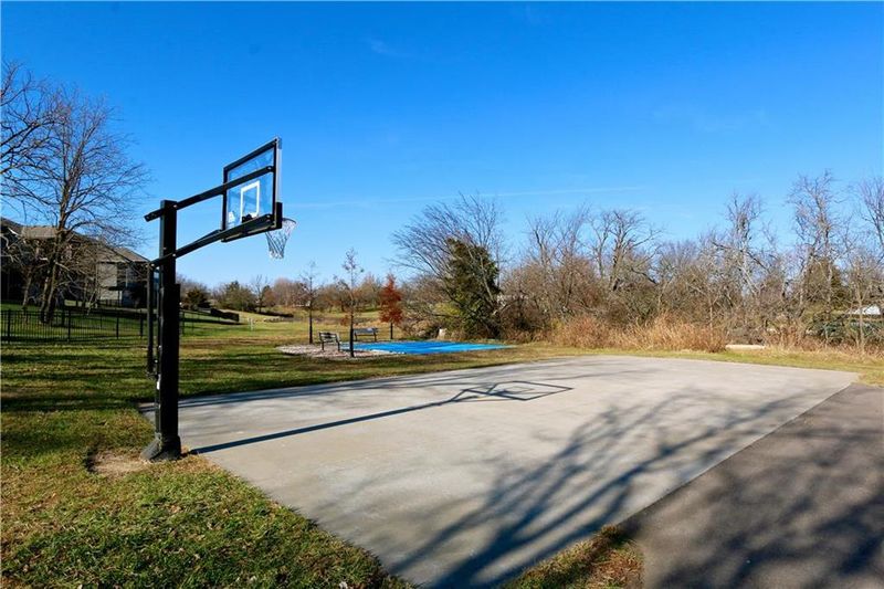 20569 113 St, Olathe, KS 66061