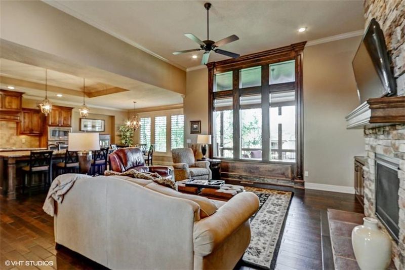 16380 S Hall St, Olathe, KS 66062