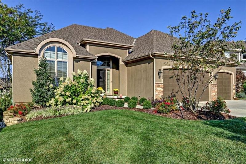 16380 S Hall St, Olathe, KS 66062
