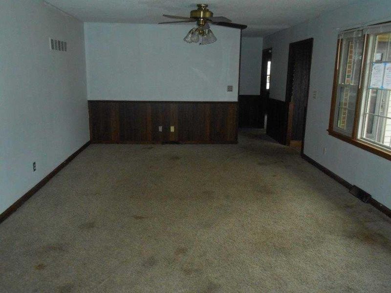 1405 Brookwood St, Richmond, MO 64085