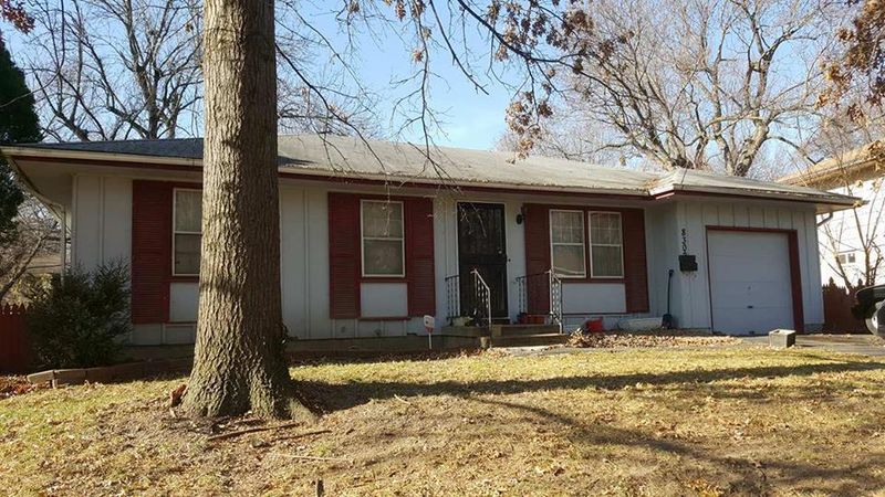 8302 E 91st St, Kansas City, MO 64138