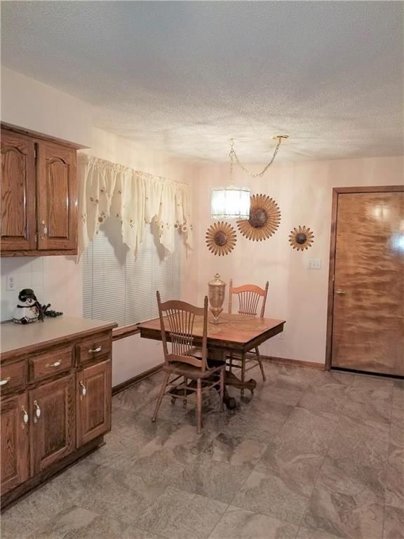 11825 E 47th Ter, Kansas City, MO 64133
