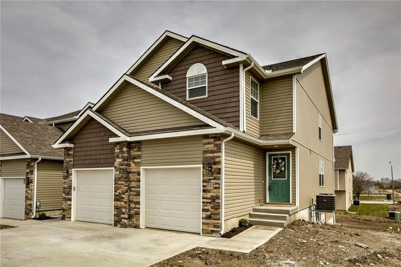 227 Pointe Ln, Raymore, MO 64083