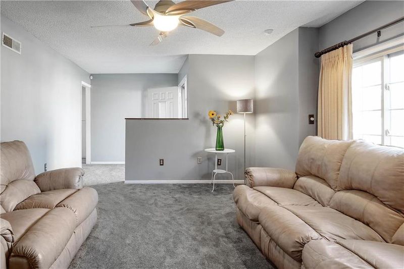 813 E 100th Ter, Kansas City, MO 64131