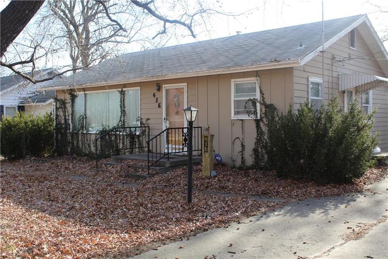 416 E 14th St, Ottawa, KS 66067