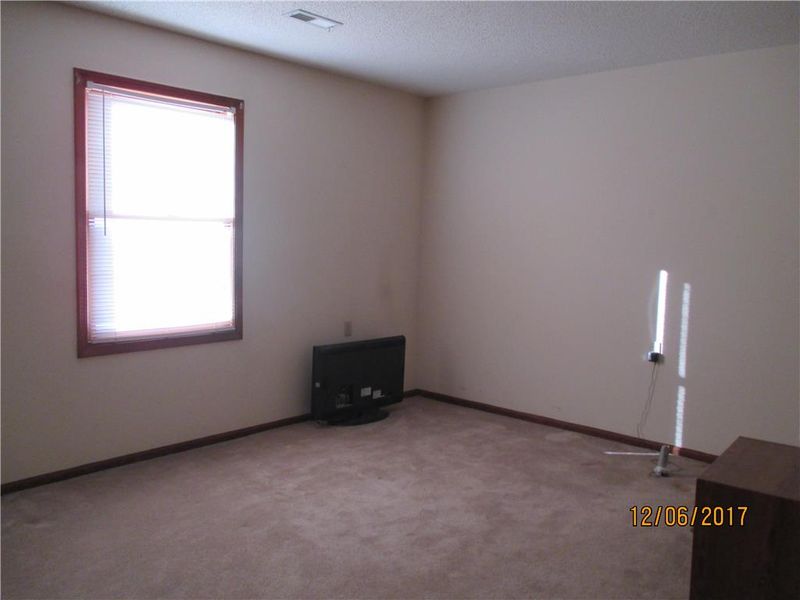 6232 Ash Ct, Raytown, MO 64133