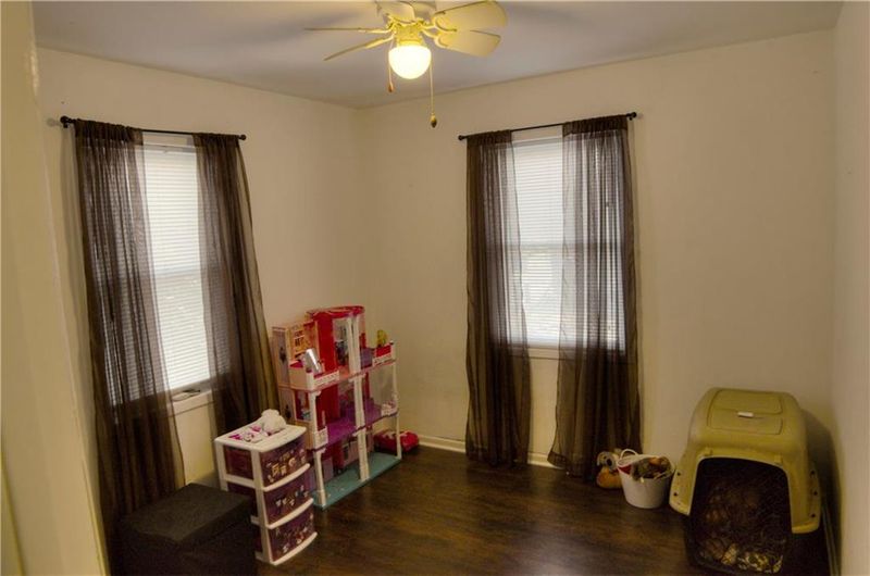 4826 N Sycamore Dr, Kansas City, MO 64119