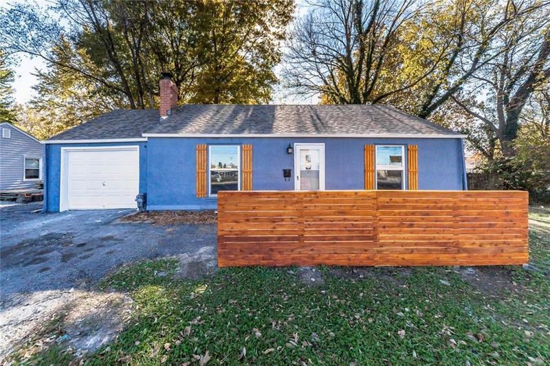 145 W 85th St, Kansas City, MO 64114