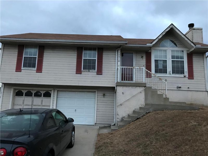 18810 E Manor Dr, Independence, MO 64058