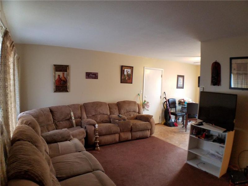 8409 E 111th Ter, Kansas City, MO 64134