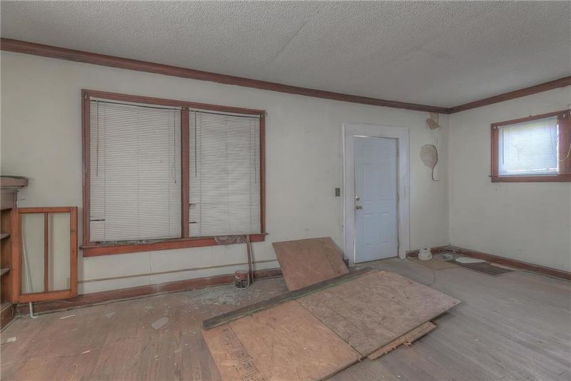 3005 Olive St, Kansas City, MO 64109