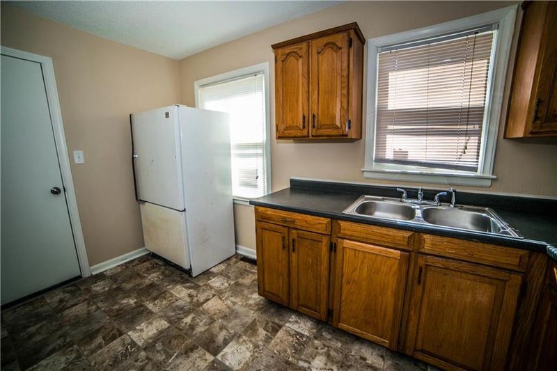 6903 E 98th St, Kansas City, MO 64134