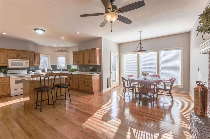 15805 E 76th St, Kansas City, MO 64139