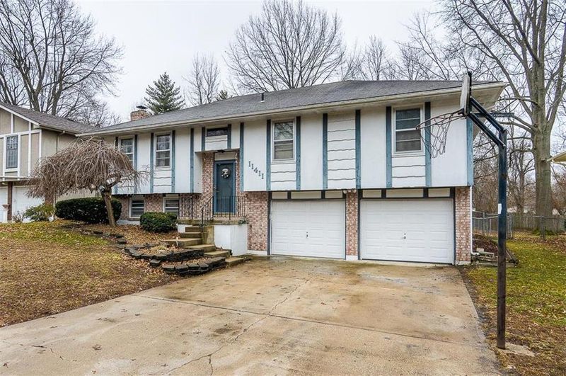 11411 E 58th Ter, Raytown, MO 64133