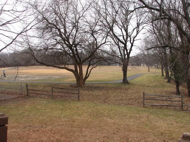9849 Overhill Rd, Kansas City, MO 64134