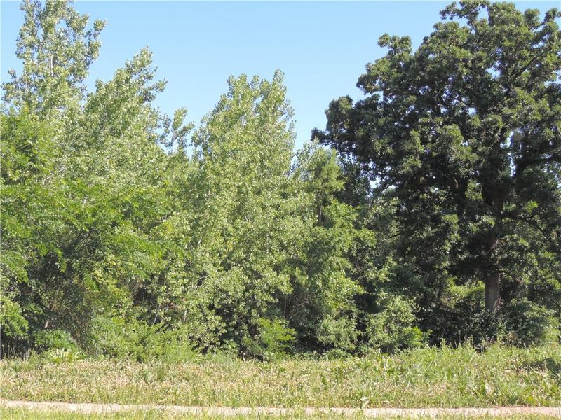 2006 E 17th St, Lawrence, KS 66046