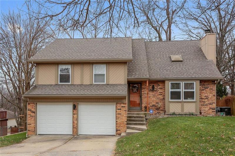 5915 NW Caney Creek Dr, Kansas City, MO 64151