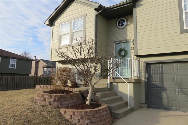 214 NW 113th Ter, Kansas City, MO 64155