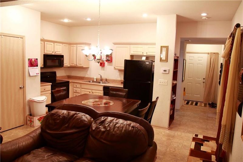 1631 SW Mission Rd, Lee's Summit, MO 64081