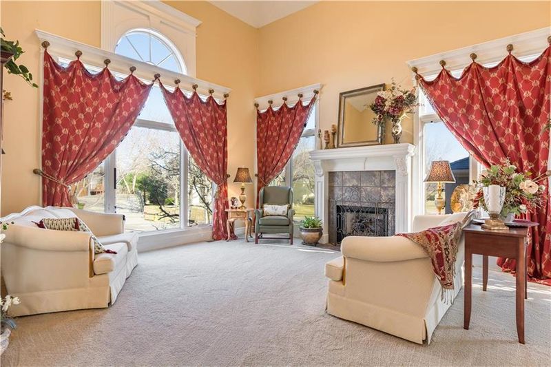 14616 Dearborn St, Overland Park, KS 66223