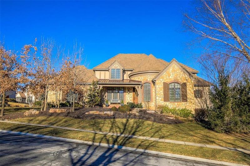 4200 W 113th St, Leawood, KS 66211