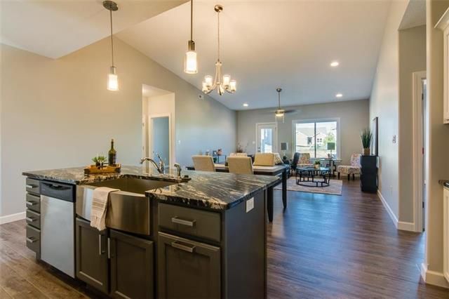 2609 Chasehire Dr, Lawrence, KS 66046