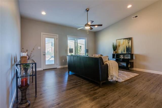 2609 Chasehire Dr, Lawrence, KS 66046