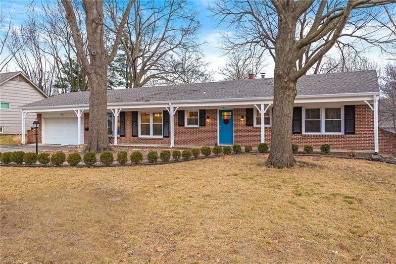 9601 Mohawk Dr, Overland Park, KS 66206