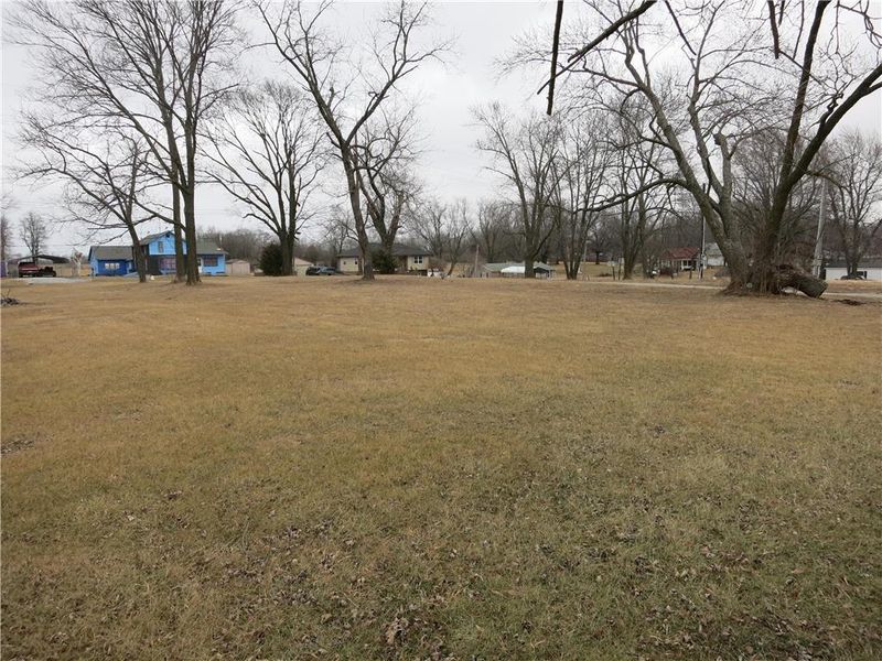 Mcgaughy St, Hamilton, MO 64644