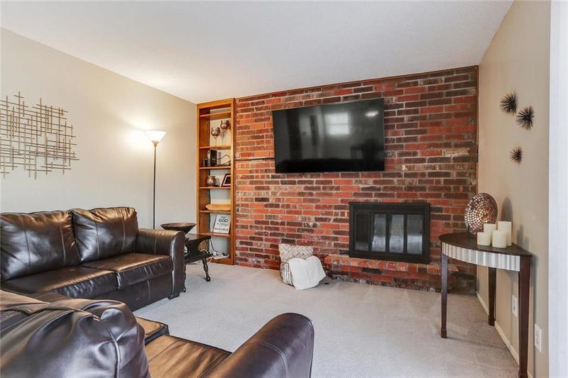 9699 Wedd Dr #A, Overland Park, KS 66212