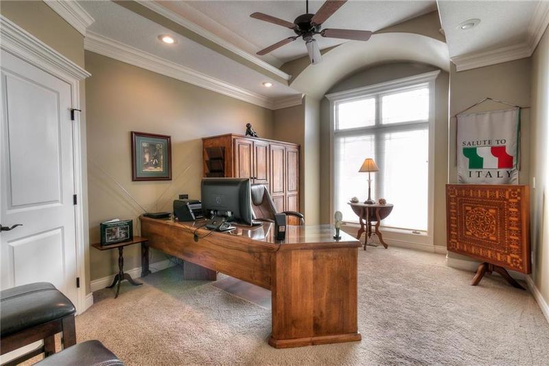 6200 NW 101st St, Kansas City, MO 64154
